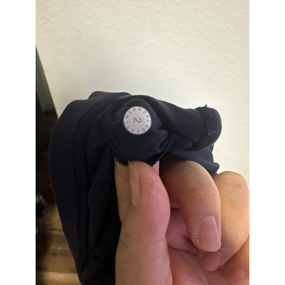 Lululemon Navy Blue Racerback Sports Bra V-Neck T-Back Activewear Womens Sz 2 - Picture 8 of 8
